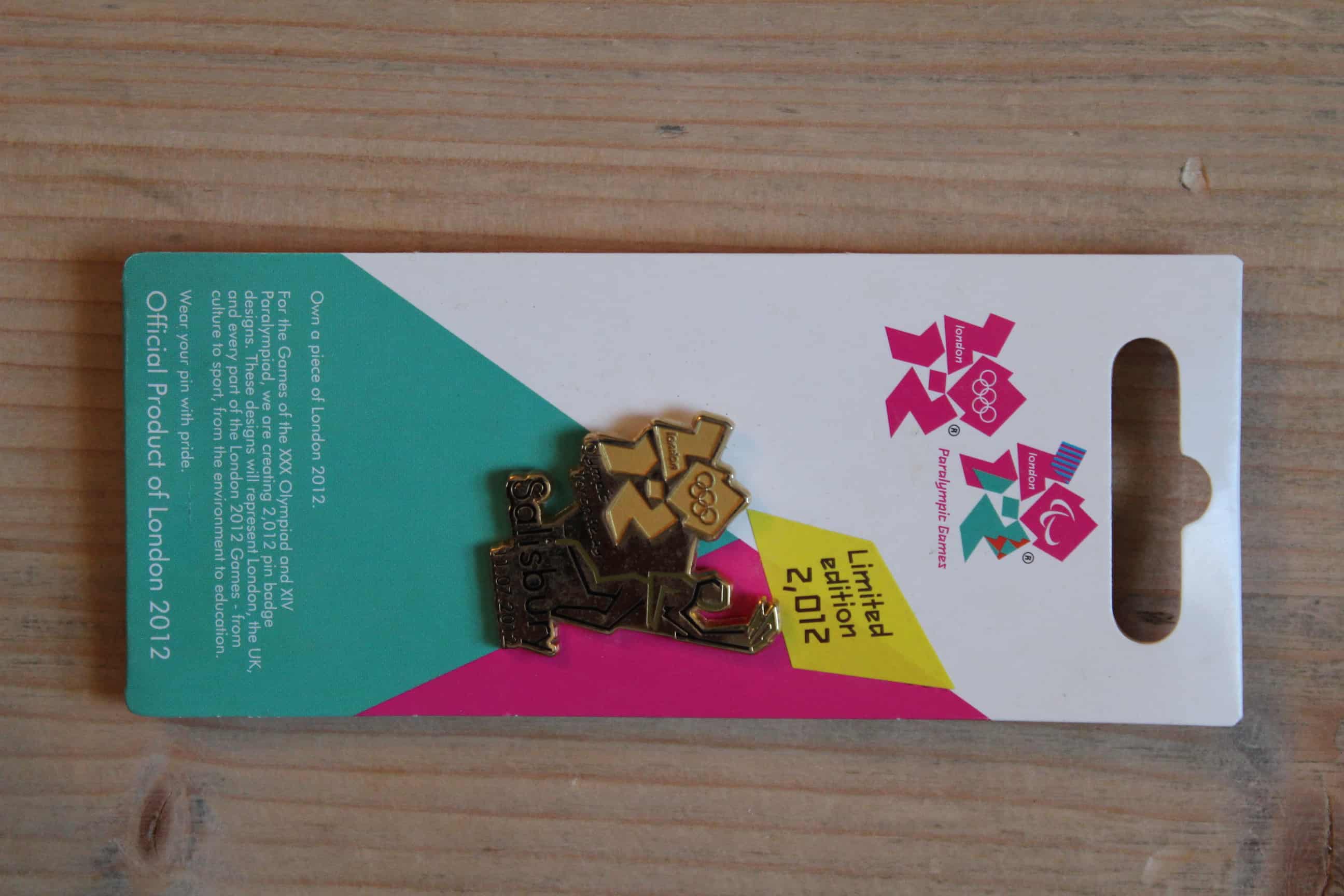 2012 LONDON OLYMPICS TORCH RELAY (SALISBURY) PIN BADGE